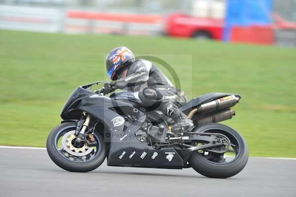 Motorcycle action photographs;Silverstone circuit;Silverstone photographs;Trackday digital images;event digital images;eventdigitalimages;no limits trackday;peter wileman photography;rockingham towcester northamptonshire;trackday;trackday photos