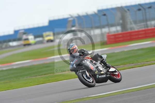 Motorcycle action photographs;Silverstone circuit;Silverstone photographs;Trackday digital images;event digital images;eventdigitalimages;no limits trackday;peter wileman photography;rockingham towcester northamptonshire;trackday;trackday photos