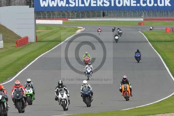 Motorcycle action photographs;Silverstone circuit;Silverstone photographs;Trackday digital images;event digital images;eventdigitalimages;no limits trackday;peter wileman photography;rockingham towcester northamptonshire;trackday;trackday photos
