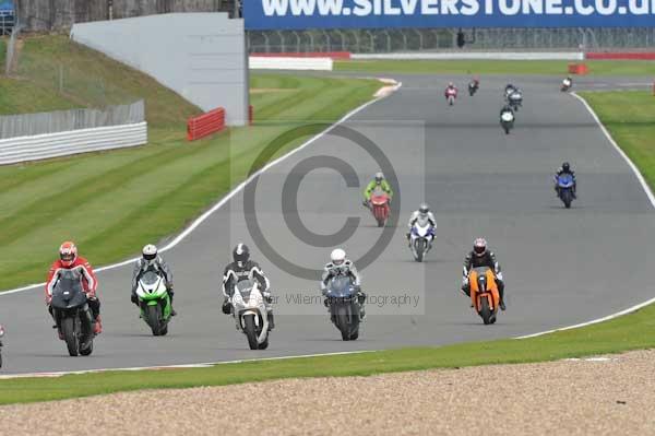 Motorcycle action photographs;Silverstone circuit;Silverstone photographs;Trackday digital images;event digital images;eventdigitalimages;no limits trackday;peter wileman photography;rockingham towcester northamptonshire;trackday;trackday photos