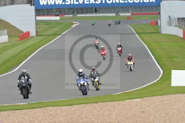 Motorcycle action photographs;Silverstone circuit;Silverstone photographs;Trackday digital images;event digital images;eventdigitalimages;no limits trackday;peter wileman photography;rockingham towcester northamptonshire;trackday;trackday photos