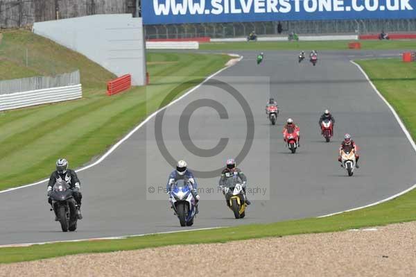 Motorcycle action photographs;Silverstone circuit;Silverstone photographs;Trackday digital images;event digital images;eventdigitalimages;no limits trackday;peter wileman photography;rockingham towcester northamptonshire;trackday;trackday photos