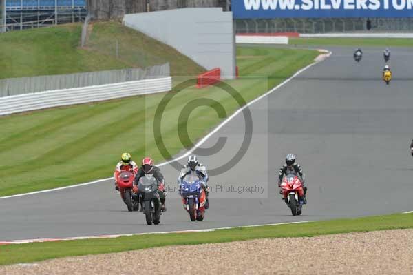 Motorcycle action photographs;Silverstone circuit;Silverstone photographs;Trackday digital images;event digital images;eventdigitalimages;no limits trackday;peter wileman photography;rockingham towcester northamptonshire;trackday;trackday photos