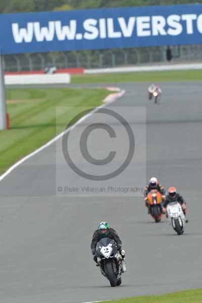 Motorcycle action photographs;Silverstone circuit;Silverstone photographs;Trackday digital images;event digital images;eventdigitalimages;no limits trackday;peter wileman photography;rockingham towcester northamptonshire;trackday;trackday photos