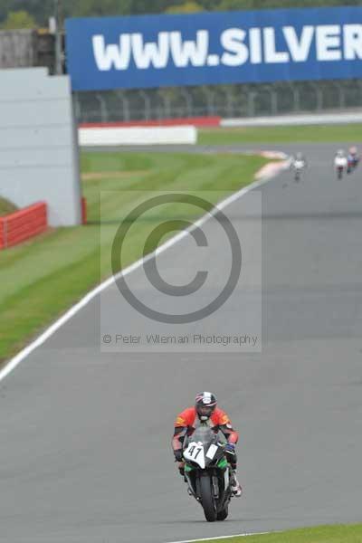 Motorcycle action photographs;Silverstone circuit;Silverstone photographs;Trackday digital images;event digital images;eventdigitalimages;no limits trackday;peter wileman photography;rockingham towcester northamptonshire;trackday;trackday photos