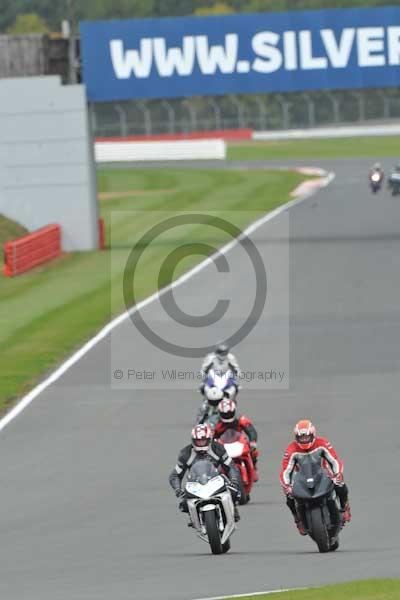Motorcycle action photographs;Silverstone circuit;Silverstone photographs;Trackday digital images;event digital images;eventdigitalimages;no limits trackday;peter wileman photography;rockingham towcester northamptonshire;trackday;trackday photos