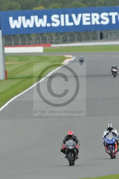 Motorcycle action photographs;Silverstone circuit;Silverstone photographs;Trackday digital images;event digital images;eventdigitalimages;no limits trackday;peter wileman photography;rockingham towcester northamptonshire;trackday;trackday photos