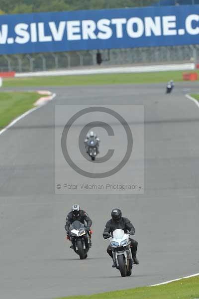 Motorcycle action photographs;Silverstone circuit;Silverstone photographs;Trackday digital images;event digital images;eventdigitalimages;no limits trackday;peter wileman photography;rockingham towcester northamptonshire;trackday;trackday photos