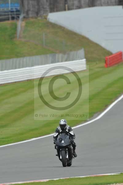 Motorcycle action photographs;Silverstone circuit;Silverstone photographs;Trackday digital images;event digital images;eventdigitalimages;no limits trackday;peter wileman photography;rockingham towcester northamptonshire;trackday;trackday photos