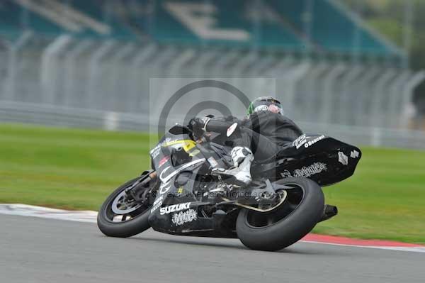 Motorcycle action photographs;Silverstone circuit;Silverstone photographs;Trackday digital images;event digital images;eventdigitalimages;no limits trackday;peter wileman photography;rockingham towcester northamptonshire;trackday;trackday photos