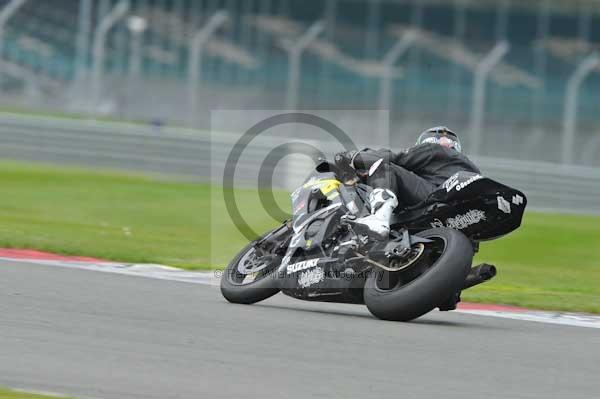 Motorcycle action photographs;Silverstone circuit;Silverstone photographs;Trackday digital images;event digital images;eventdigitalimages;no limits trackday;peter wileman photography;rockingham towcester northamptonshire;trackday;trackday photos