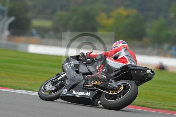 Motorcycle action photographs;Silverstone circuit;Silverstone photographs;Trackday digital images;event digital images;eventdigitalimages;no limits trackday;peter wileman photography;rockingham towcester northamptonshire;trackday;trackday photos