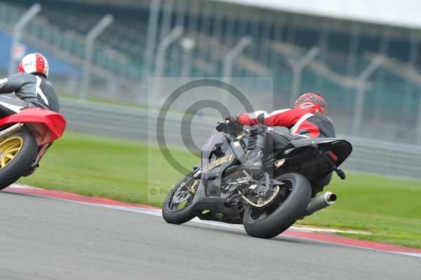Motorcycle action photographs;Silverstone circuit;Silverstone photographs;Trackday digital images;event digital images;eventdigitalimages;no limits trackday;peter wileman photography;rockingham towcester northamptonshire;trackday;trackday photos