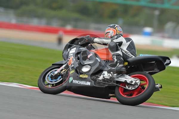 Motorcycle action photographs;Silverstone circuit;Silverstone photographs;Trackday digital images;event digital images;eventdigitalimages;no limits trackday;peter wileman photography;rockingham towcester northamptonshire;trackday;trackday photos