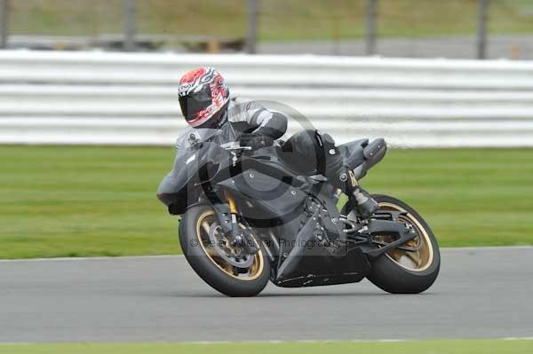 Motorcycle action photographs;Silverstone circuit;Silverstone photographs;Trackday digital images;event digital images;eventdigitalimages;no limits trackday;peter wileman photography;rockingham towcester northamptonshire;trackday;trackday photos