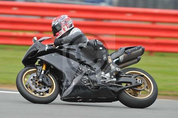 Motorcycle action photographs;Silverstone circuit;Silverstone photographs;Trackday digital images;event digital images;eventdigitalimages;no limits trackday;peter wileman photography;rockingham towcester northamptonshire;trackday;trackday photos