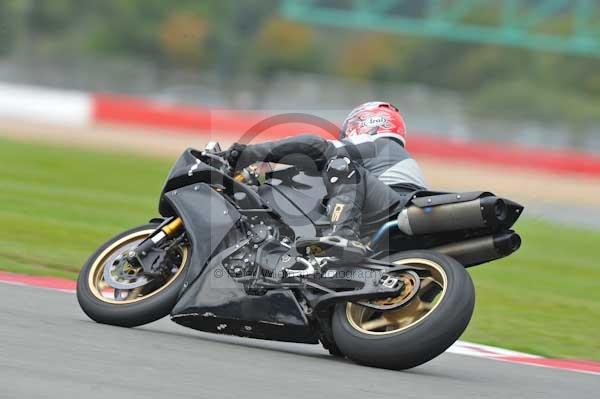 Motorcycle action photographs;Silverstone circuit;Silverstone photographs;Trackday digital images;event digital images;eventdigitalimages;no limits trackday;peter wileman photography;rockingham towcester northamptonshire;trackday;trackday photos