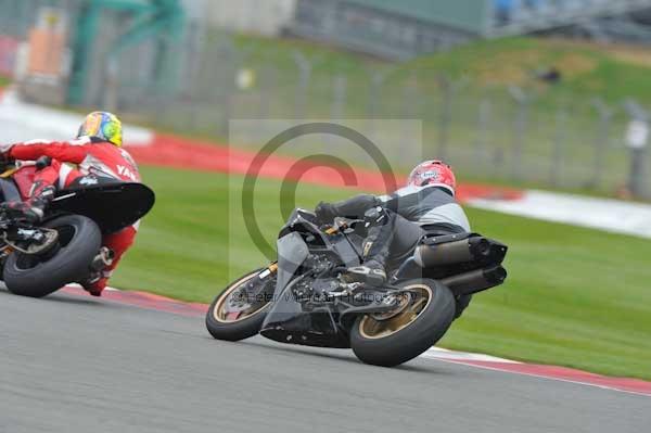 Motorcycle action photographs;Silverstone circuit;Silverstone photographs;Trackday digital images;event digital images;eventdigitalimages;no limits trackday;peter wileman photography;rockingham towcester northamptonshire;trackday;trackday photos