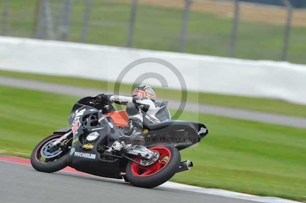 Motorcycle action photographs;Silverstone circuit;Silverstone photographs;Trackday digital images;event digital images;eventdigitalimages;no limits trackday;peter wileman photography;rockingham towcester northamptonshire;trackday;trackday photos