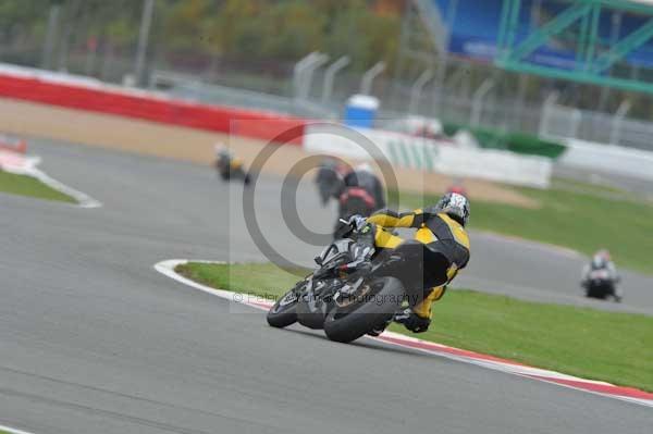 Motorcycle action photographs;Silverstone circuit;Silverstone photographs;Trackday digital images;event digital images;eventdigitalimages;no limits trackday;peter wileman photography;rockingham towcester northamptonshire;trackday;trackday photos