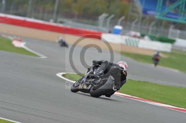 Motorcycle action photographs;Silverstone circuit;Silverstone photographs;Trackday digital images;event digital images;eventdigitalimages;no limits trackday;peter wileman photography;rockingham towcester northamptonshire;trackday;trackday photos