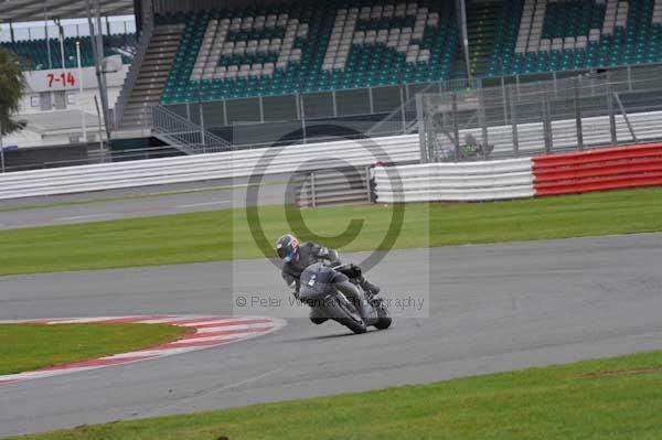 Motorcycle action photographs;Silverstone circuit;Silverstone photographs;Trackday digital images;event digital images;eventdigitalimages;no limits trackday;peter wileman photography;rockingham towcester northamptonshire;trackday;trackday photos