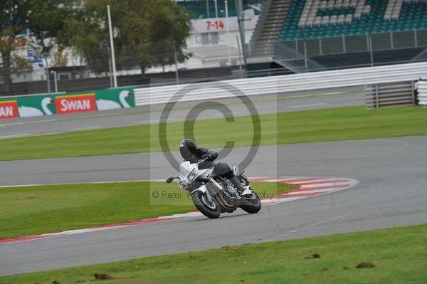 Motorcycle action photographs;Silverstone circuit;Silverstone photographs;Trackday digital images;event digital images;eventdigitalimages;no limits trackday;peter wileman photography;rockingham towcester northamptonshire;trackday;trackday photos