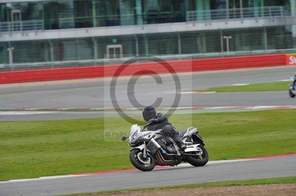 Motorcycle action photographs;Silverstone circuit;Silverstone photographs;Trackday digital images;event digital images;eventdigitalimages;no limits trackday;peter wileman photography;rockingham towcester northamptonshire;trackday;trackday photos