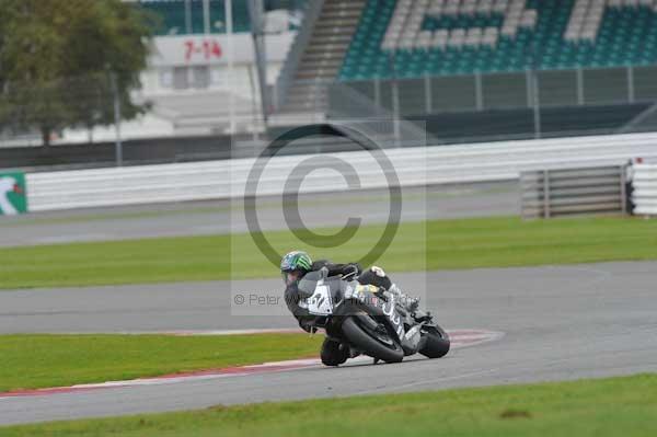 Motorcycle action photographs;Silverstone circuit;Silverstone photographs;Trackday digital images;event digital images;eventdigitalimages;no limits trackday;peter wileman photography;rockingham towcester northamptonshire;trackday;trackday photos
