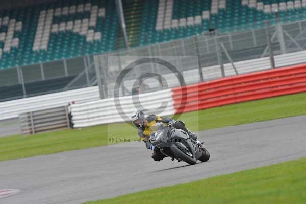 Motorcycle action photographs;Silverstone circuit;Silverstone photographs;Trackday digital images;event digital images;eventdigitalimages;no limits trackday;peter wileman photography;rockingham towcester northamptonshire;trackday;trackday photos