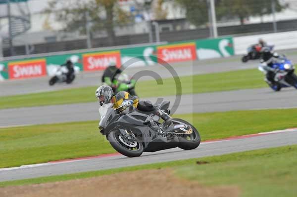 Motorcycle action photographs;Silverstone circuit;Silverstone photographs;Trackday digital images;event digital images;eventdigitalimages;no limits trackday;peter wileman photography;rockingham towcester northamptonshire;trackday;trackday photos