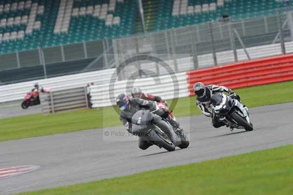 Motorcycle action photographs;Silverstone circuit;Silverstone photographs;Trackday digital images;event digital images;eventdigitalimages;no limits trackday;peter wileman photography;rockingham towcester northamptonshire;trackday;trackday photos