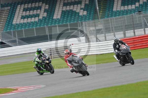 Motorcycle action photographs;Silverstone circuit;Silverstone photographs;Trackday digital images;event digital images;eventdigitalimages;no limits trackday;peter wileman photography;rockingham towcester northamptonshire;trackday;trackday photos
