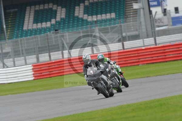 Motorcycle action photographs;Silverstone circuit;Silverstone photographs;Trackday digital images;event digital images;eventdigitalimages;no limits trackday;peter wileman photography;rockingham towcester northamptonshire;trackday;trackday photos