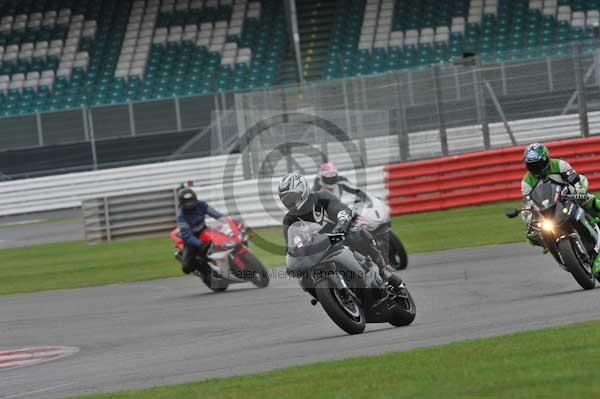 Motorcycle action photographs;Silverstone circuit;Silverstone photographs;Trackday digital images;event digital images;eventdigitalimages;no limits trackday;peter wileman photography;rockingham towcester northamptonshire;trackday;trackday photos