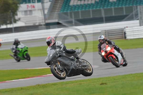 Motorcycle action photographs;Silverstone circuit;Silverstone photographs;Trackday digital images;event digital images;eventdigitalimages;no limits trackday;peter wileman photography;rockingham towcester northamptonshire;trackday;trackday photos
