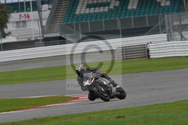 Motorcycle action photographs;Silverstone circuit;Silverstone photographs;Trackday digital images;event digital images;eventdigitalimages;no limits trackday;peter wileman photography;rockingham towcester northamptonshire;trackday;trackday photos