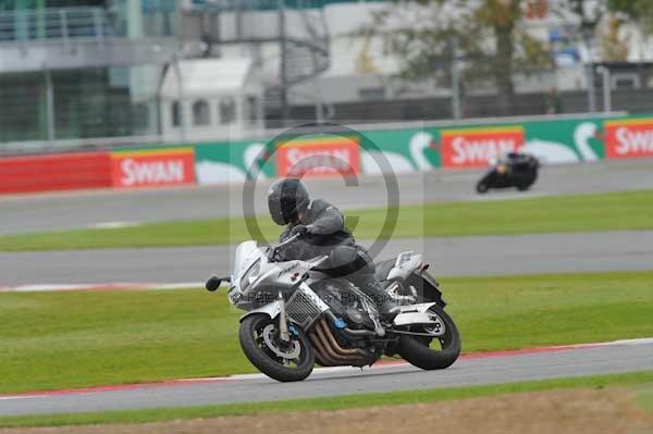 Motorcycle action photographs;Silverstone circuit;Silverstone photographs;Trackday digital images;event digital images;eventdigitalimages;no limits trackday;peter wileman photography;rockingham towcester northamptonshire;trackday;trackday photos