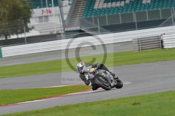 Motorcycle action photographs;Silverstone circuit;Silverstone photographs;Trackday digital images;event digital images;eventdigitalimages;no limits trackday;peter wileman photography;rockingham towcester northamptonshire;trackday;trackday photos