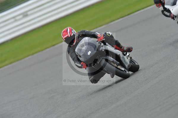 Motorcycle action photographs;Silverstone circuit;Silverstone photographs;Trackday digital images;event digital images;eventdigitalimages;no limits trackday;peter wileman photography;rockingham towcester northamptonshire;trackday;trackday photos