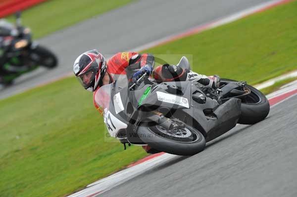 Motorcycle action photographs;Silverstone circuit;Silverstone photographs;Trackday digital images;event digital images;eventdigitalimages;no limits trackday;peter wileman photography;rockingham towcester northamptonshire;trackday;trackday photos