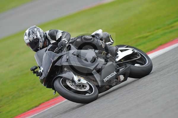 Motorcycle action photographs;Silverstone circuit;Silverstone photographs;Trackday digital images;event digital images;eventdigitalimages;no limits trackday;peter wileman photography;rockingham towcester northamptonshire;trackday;trackday photos