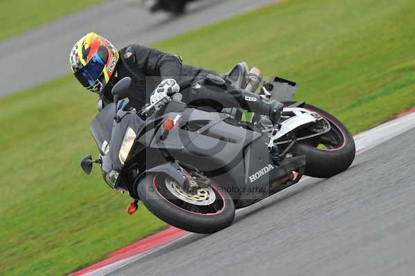 Motorcycle action photographs;Silverstone circuit;Silverstone photographs;Trackday digital images;event digital images;eventdigitalimages;no limits trackday;peter wileman photography;rockingham towcester northamptonshire;trackday;trackday photos
