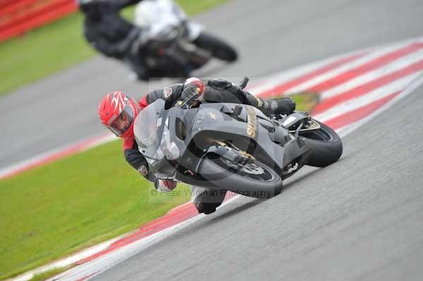 Motorcycle action photographs;Silverstone circuit;Silverstone photographs;Trackday digital images;event digital images;eventdigitalimages;no limits trackday;peter wileman photography;rockingham towcester northamptonshire;trackday;trackday photos