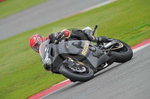 Motorcycle action photographs;Silverstone circuit;Silverstone photographs;Trackday digital images;event digital images;eventdigitalimages;no limits trackday;peter wileman photography;rockingham towcester northamptonshire;trackday;trackday photos