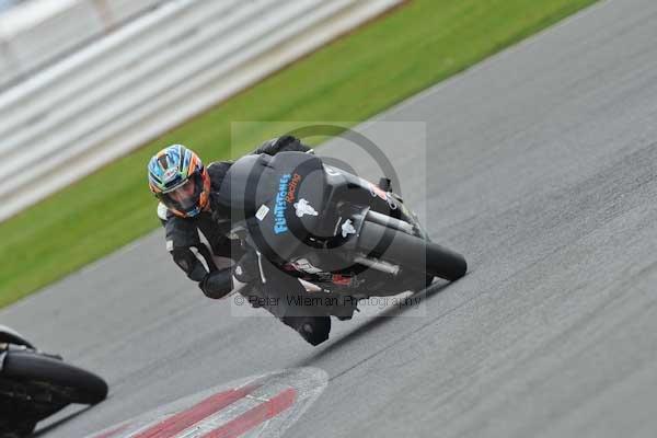 Motorcycle action photographs;Silverstone circuit;Silverstone photographs;Trackday digital images;event digital images;eventdigitalimages;no limits trackday;peter wileman photography;rockingham towcester northamptonshire;trackday;trackday photos