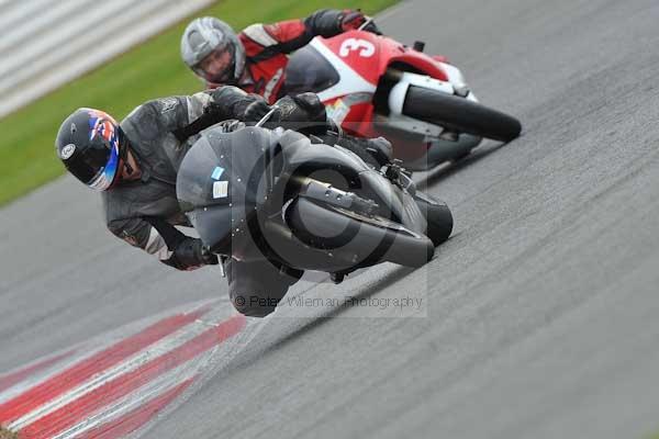 Motorcycle action photographs;Silverstone circuit;Silverstone photographs;Trackday digital images;event digital images;eventdigitalimages;no limits trackday;peter wileman photography;rockingham towcester northamptonshire;trackday;trackday photos