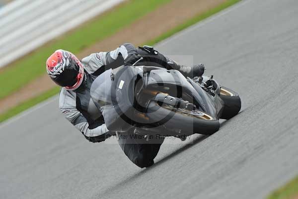 Motorcycle action photographs;Silverstone circuit;Silverstone photographs;Trackday digital images;event digital images;eventdigitalimages;no limits trackday;peter wileman photography;rockingham towcester northamptonshire;trackday;trackday photos