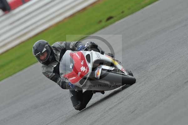 Motorcycle action photographs;Silverstone circuit;Silverstone photographs;Trackday digital images;event digital images;eventdigitalimages;no limits trackday;peter wileman photography;rockingham towcester northamptonshire;trackday;trackday photos