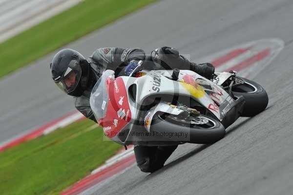 Motorcycle action photographs;Silverstone circuit;Silverstone photographs;Trackday digital images;event digital images;eventdigitalimages;no limits trackday;peter wileman photography;rockingham towcester northamptonshire;trackday;trackday photos